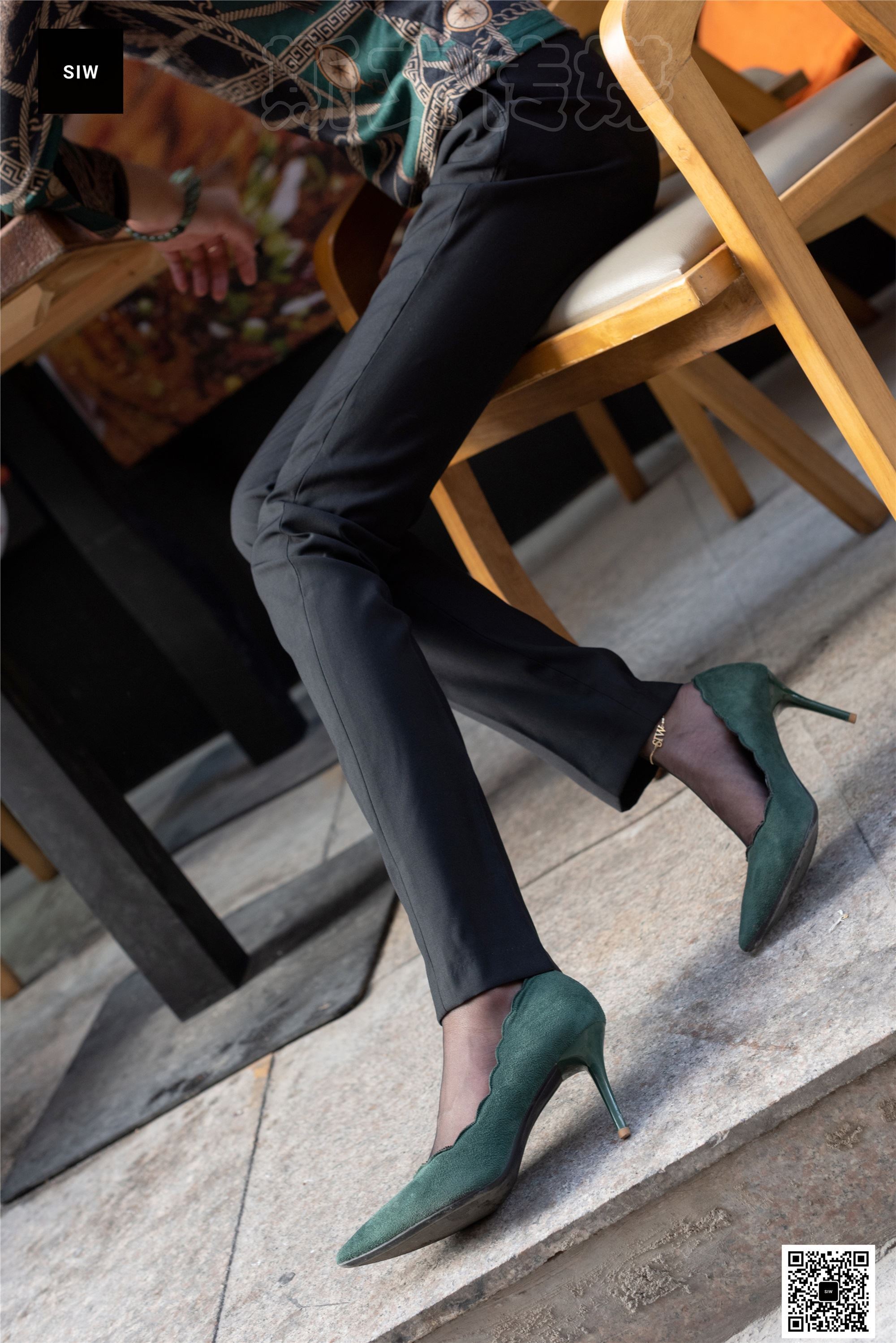 SIW斯文传媒 063 欧版翠绿印花高领长袖打底衫 - 新芳